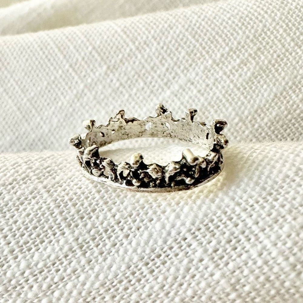 Detailed crown ring size 4